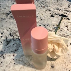 Kyle skin by Kyle Jenner- Foaming face Wash